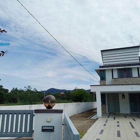 Sri Manjung Ma Maison Homestay Lumut Kültér fotó