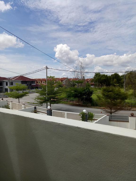 Sri Manjung Ma Maison Homestay Lumut Kültér fotó